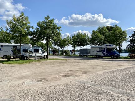 Wohnmobilstellplatz direkt an der Elbe 